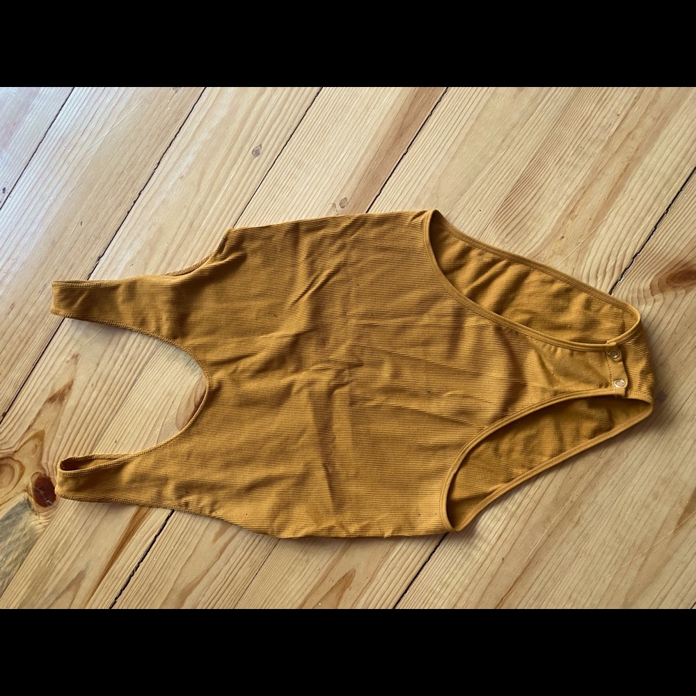 EUC Bodysuit M